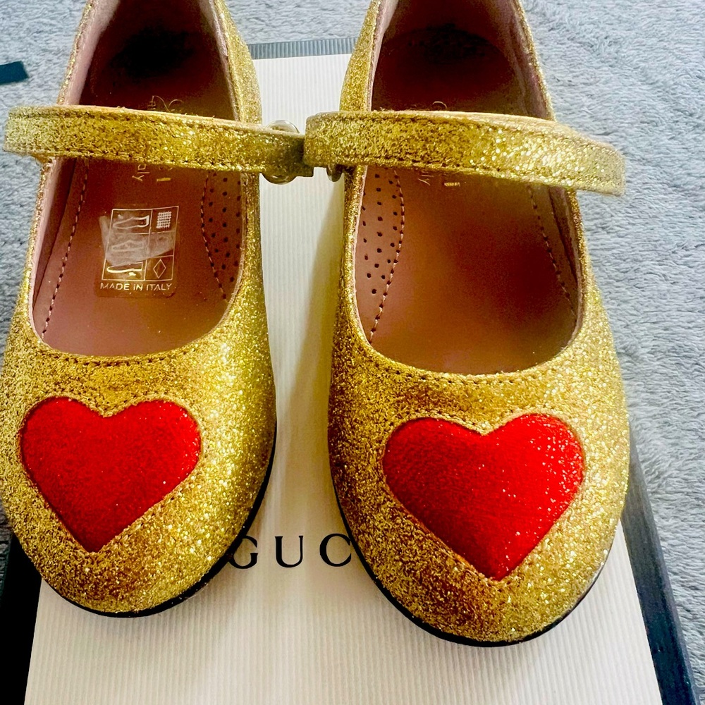 Gucci size 21 for baby. New with complete box and dust box.